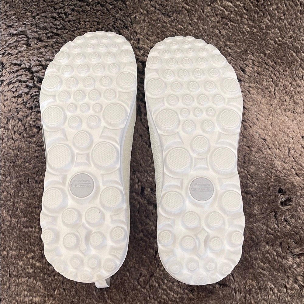 Skechers Women's White Slip-On Sneakers size 9 - Picture 5 of 8